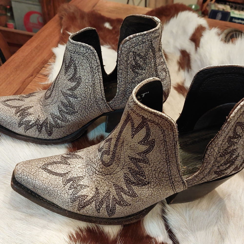 Ariat Women's Western Ankle Boots - Cream and Black